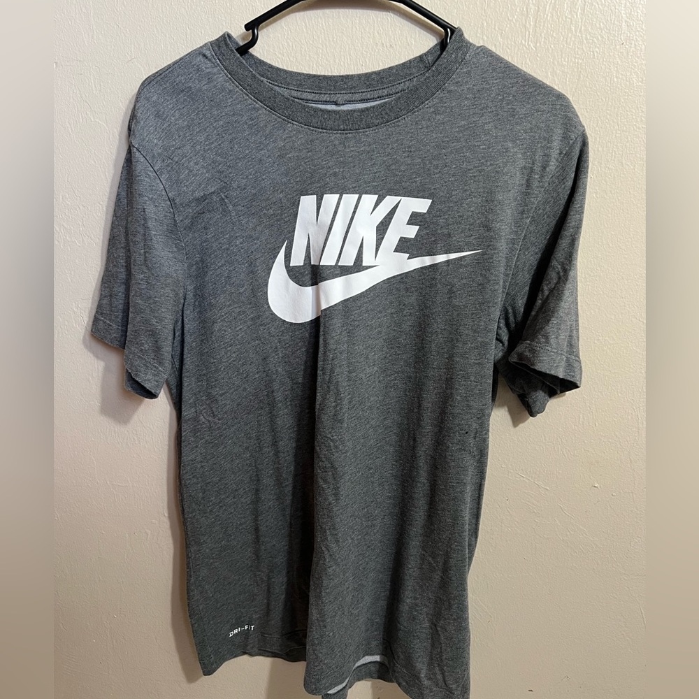 Men’s Gray Nike Tee Size M